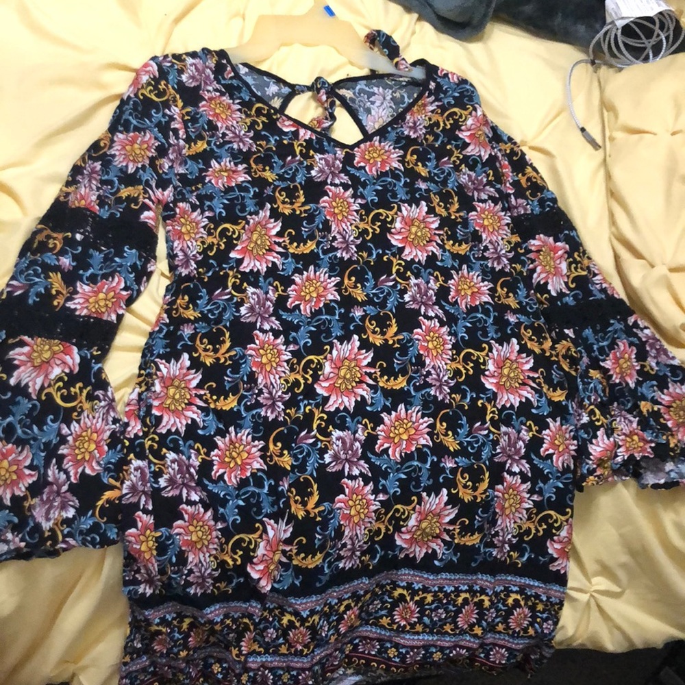 Fall long sleeved dress with pockets and princess sleeves.